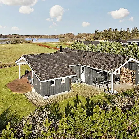 Three-bedroom Holiday In 10 Hébergement de vacances