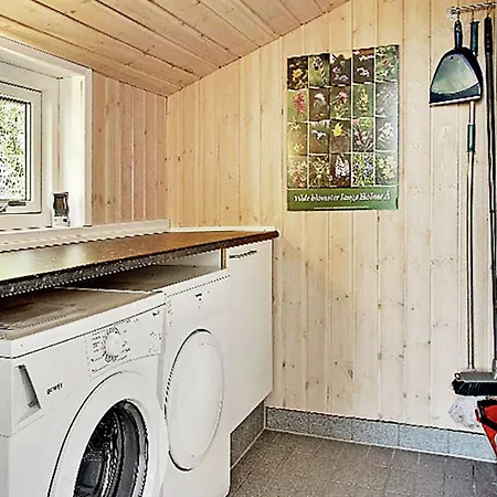 Three-bedroom Holiday In 10 Holiday home *