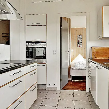 Three-bedroom Holiday In 10