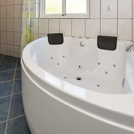 Three-bedroom Holiday In 10 Ansager