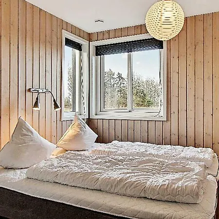 Hébergement de vacances Three-bedroom Holiday In 10 *
