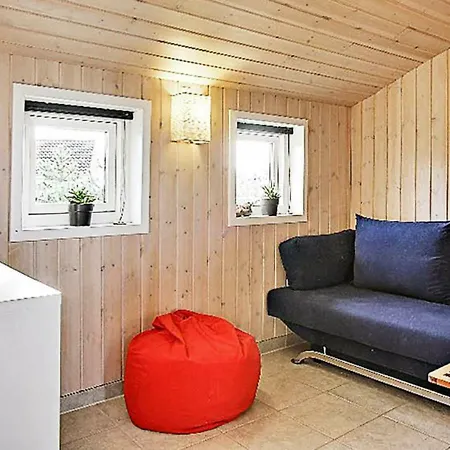 Hébergement de vacances Three-bedroom Holiday In 10